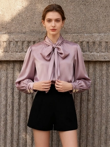 Chemisier élégant en satin style français avec nœud papillon et boutons dorés en fleurs