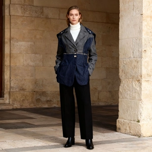 Veste chic à manches longues en laine grise et denim foncé avec détails zippés élégants
