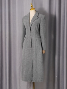 Women's loose casual wool coat in grey with notched lapels and flap pockets