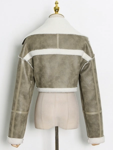 Giacca biker corta color talpa in finta pelle scamosciata con finiture in pile bianco sherpa