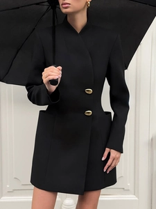 Robe blazer noire à manches longues style français avec boutons dorés asymétriques