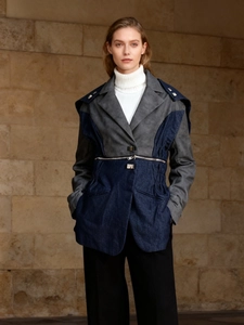 Veste patchwork tendance en daim gris et denim bleu foncé avec détail de fermeture