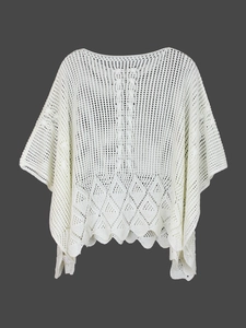 Haut de plage blanc au crochet avec col rond et motifs géométriques évidés
