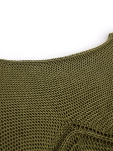 Pull en maille ajourée vert armée pour femme avec col rond et détails de crochetage
