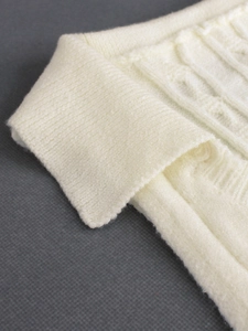 Pull sans manches femme blanc crème en maille torsadée avec col polo pour l'été