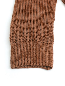 Pull en maille gaufre marron caramel avec poignets côtelés et texture alvéolée