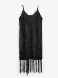 Schwarzes hohlmaschiges Midikleid mit Fransen am Saum für den Strandurlaub