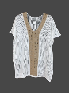 Haut de plage en crochet blanc pour femme avec col en V et détails ajourés tissés