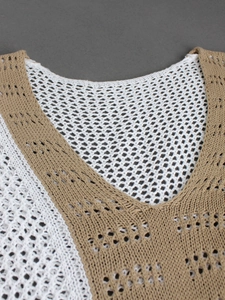 Robe de plage en maille ajourée pour femme avec col en V et design bicolore chic