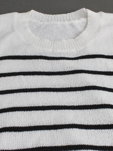 Gilet en maille sans manches pour femmes à col rond avec rayures horizontales bicolores
