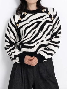 Women's Zebra Print Knit Sweater Round Neck Long Sleeve Pullover With Golden Buttons Casual Fashion Autumn Winter Jumper