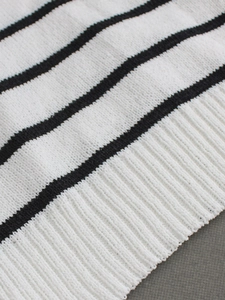 Débardeur en maille pour femme à col rond avec rayures noires et blanches et bord côtelé