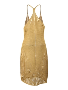 Détail de la robe en maille jaune avec motifs géométriques ajourés et col licou chic