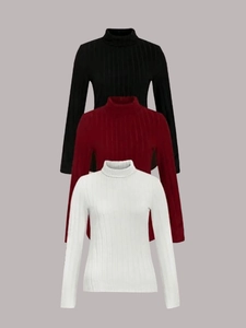 Set di tre maglioni a collo alto in maglia a coste da donna in nero, rosso e bianco