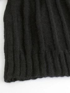 Eleganter schwarzer Damenpullover mit Rippenstruktur und weichem Mohair-Finish für Herbst