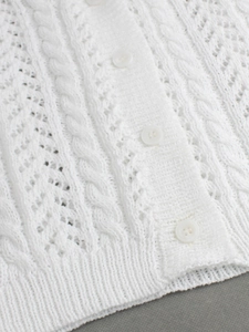Gilet blanc en tricot torsadé avec motifs pointelle et boutons ronds en tissu doux