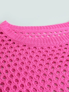 Top in maglia rosa a maniche lunghe con trama a rete traforata e scollo rotondo a coste