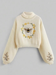Pull en maille beige à col roulé avec broderie abeille florale et manches tombantes