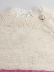 Knitted pullover sweater with pink stripes, lace拼接 neckline and metal button detail