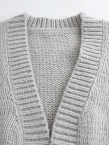 Gilet en maille gris clair à col en V avec bordure côtelée et manches longues décontracté