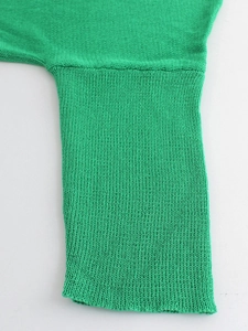 Maglia da donna in maglia verde con scollo a V, maniche a tre quarti e polsini a coste