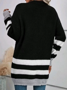 Pull en maille rayé pour femme avec bandes horizontales noires et blanches et bords gris