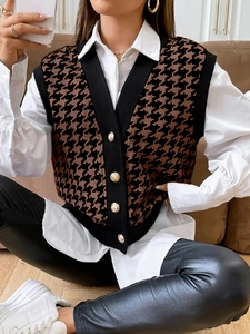 Gilet da donna in maglia pied de poule con scollo a V e bottoni dorati vintage