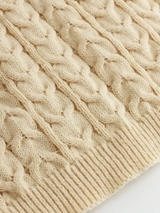 Robe pull en maille torsadée crème avec poignets côtelés et texture douce chaude