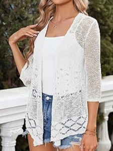 Gilet en maille crochetée blanc pour femme avec design ajouré pour la plage