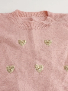 Gilet en maille rose avec cœurs à paillettes dorées et texture type mohair