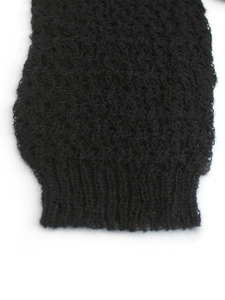 Schwarze Strickjacke aus Bouclé-Garn mit elastischem Rippbündchen am Ärmelabschluss
