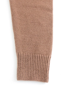 Pull à col roulé marron pour femme avec des poignets côtelés larges et une coupe décontractée