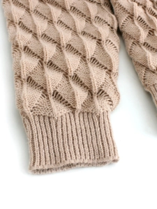 Women's V-neck knit sweater in light camel with diamond patterns and ribbed cuffs