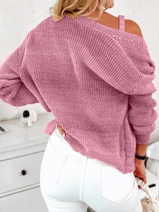 Ensemble pull en maille rose à épaules dénudées avec vue détaillée de la texture