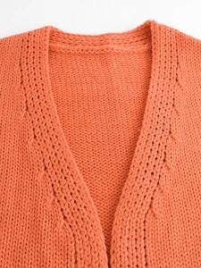 Gilet en maille orange corail avec col en V et détails de texture tissée ajourée délicate