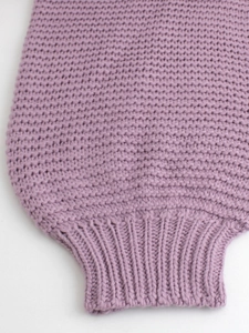 Long gilet en maille violette avec motif texturé et poignets de manches côtelés