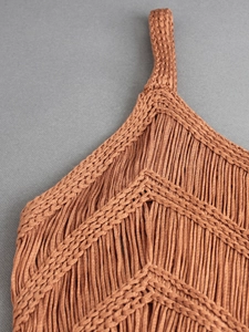 Haut licou bohème en maille crochetée rouille avec franges et détails tissés