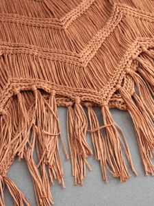 Pull en maille ajourée terracotta avec franges et texture de crochet bohème