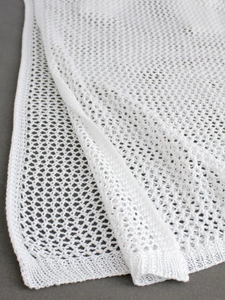 Haut débardeur blanc en tricot ajouré avec motif en losange pour la plage