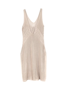 Robe de plage en maille crochet beige sans manches avec col en V et dos nu élégant