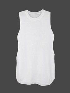 Robe longue blanche en maille sans manches avec col rond et fente latérale discrète
