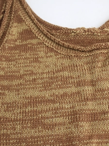 Ensemble débardeur court en tricot marron chiné avec texture côtelée et bord roulé au col