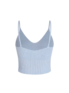 Débardeur en tricot bleu clair à col en V avec fines bretelles et texture côtelée