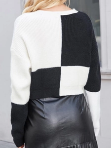 Cardigan en tricot col V pour femme avec motif en damier noir et blanc élégant