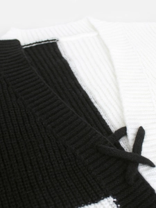 Cardigan en maille pour femme avec col en V, blocs de couleur noir et blanc et lacets