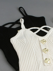 Ensemble de 2 débardeurs en maille côtelée noir et blanc avec boutons dorés