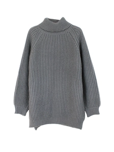 Grauer Grobstrickpullover mit Rollkragen, Raglanärmeln und lockerem Rippenmuster