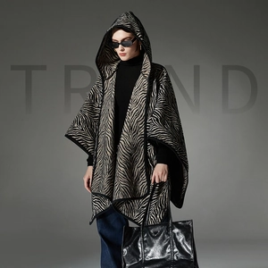 Poncho à Capuche Imprimé Zèbre Femme Châle en Tricot de Chenille Surdimensionné Cape Chaude d'Hiver avec Capuche Accessoire Extérieur Élégant