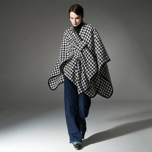 Classic black and white houndstooth cape poncho with buckle for autumn and winter wear