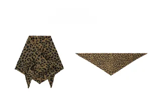 Dettaglio della sciarpa triangolare leopardata double face nei colori giallo e nero